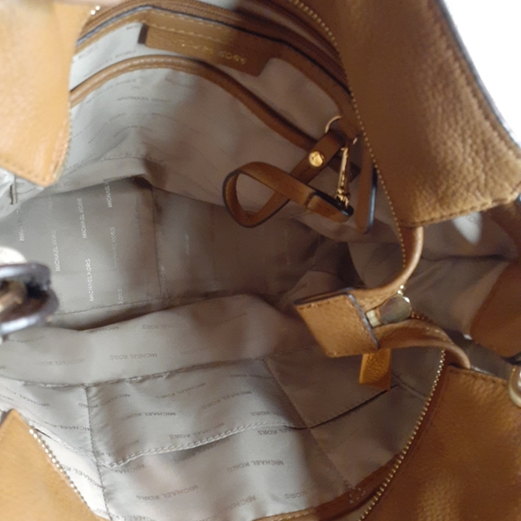 GORGEOUS NEW Michael Kors Monogram Canvas 12" Lillie Tote Bag.Retails for $550 - Picture 5 of 7